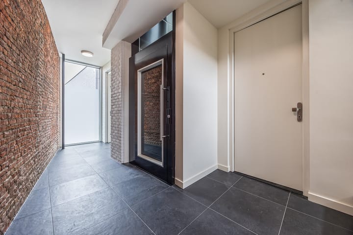 Foto 28 van Roosendaalsestraat 18-F