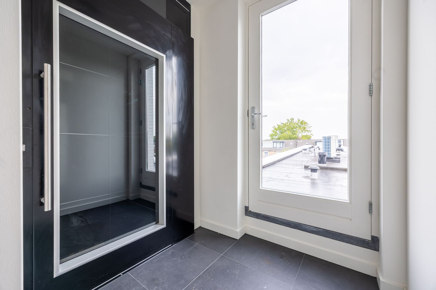 Foto 29 van Roosendaalsestraat 18-F