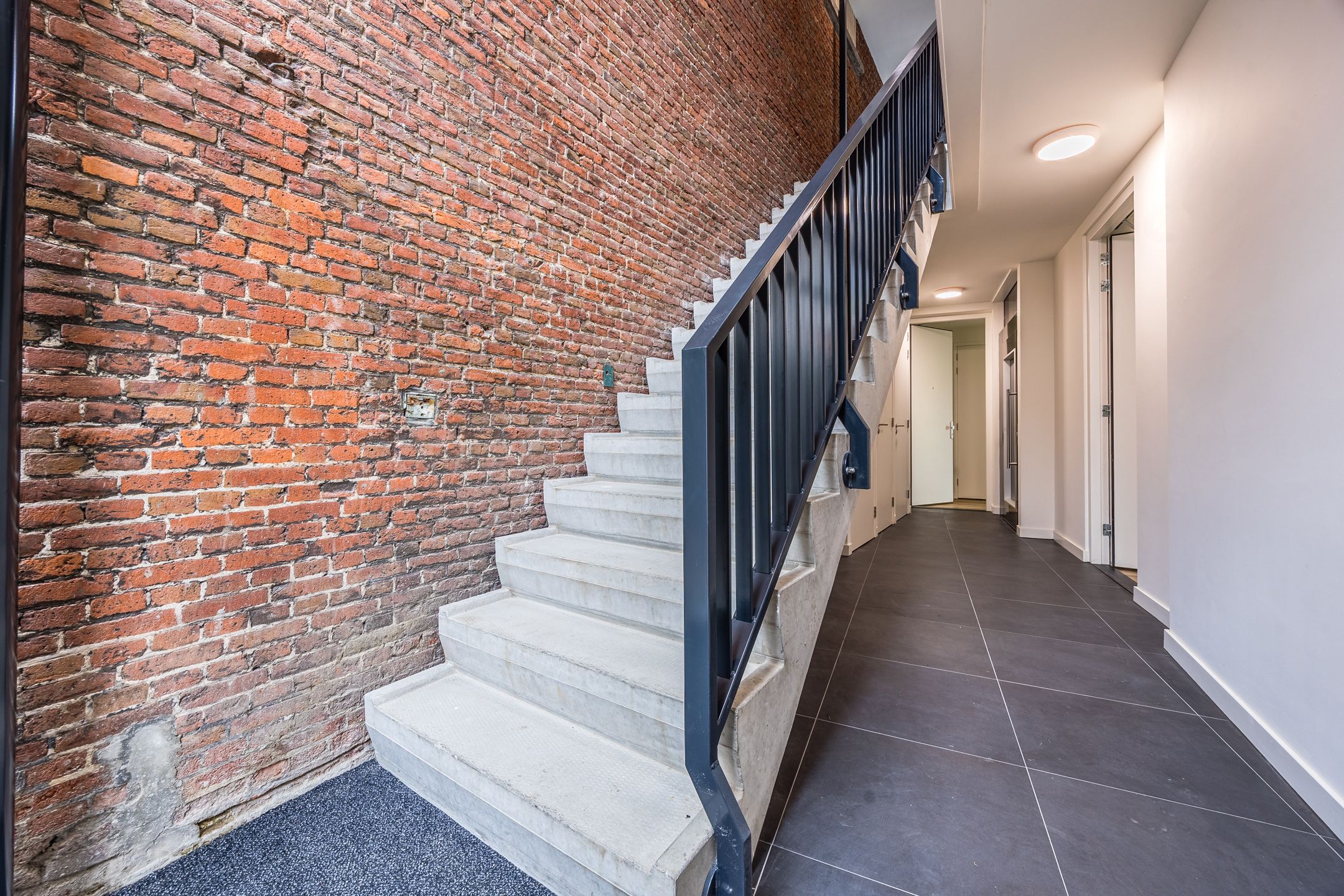 Foto 30 van Roosendaalsestraat 18-F