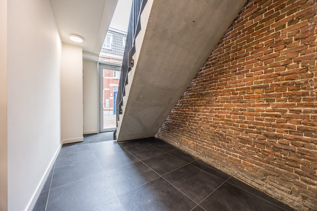 Foto 31 van Roosendaalsestraat 18-F