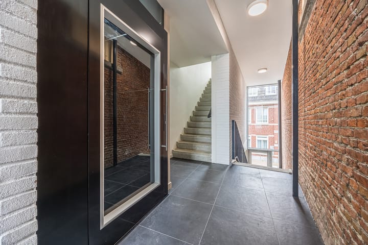 Foto 32 van Roosendaalsestraat 18-F