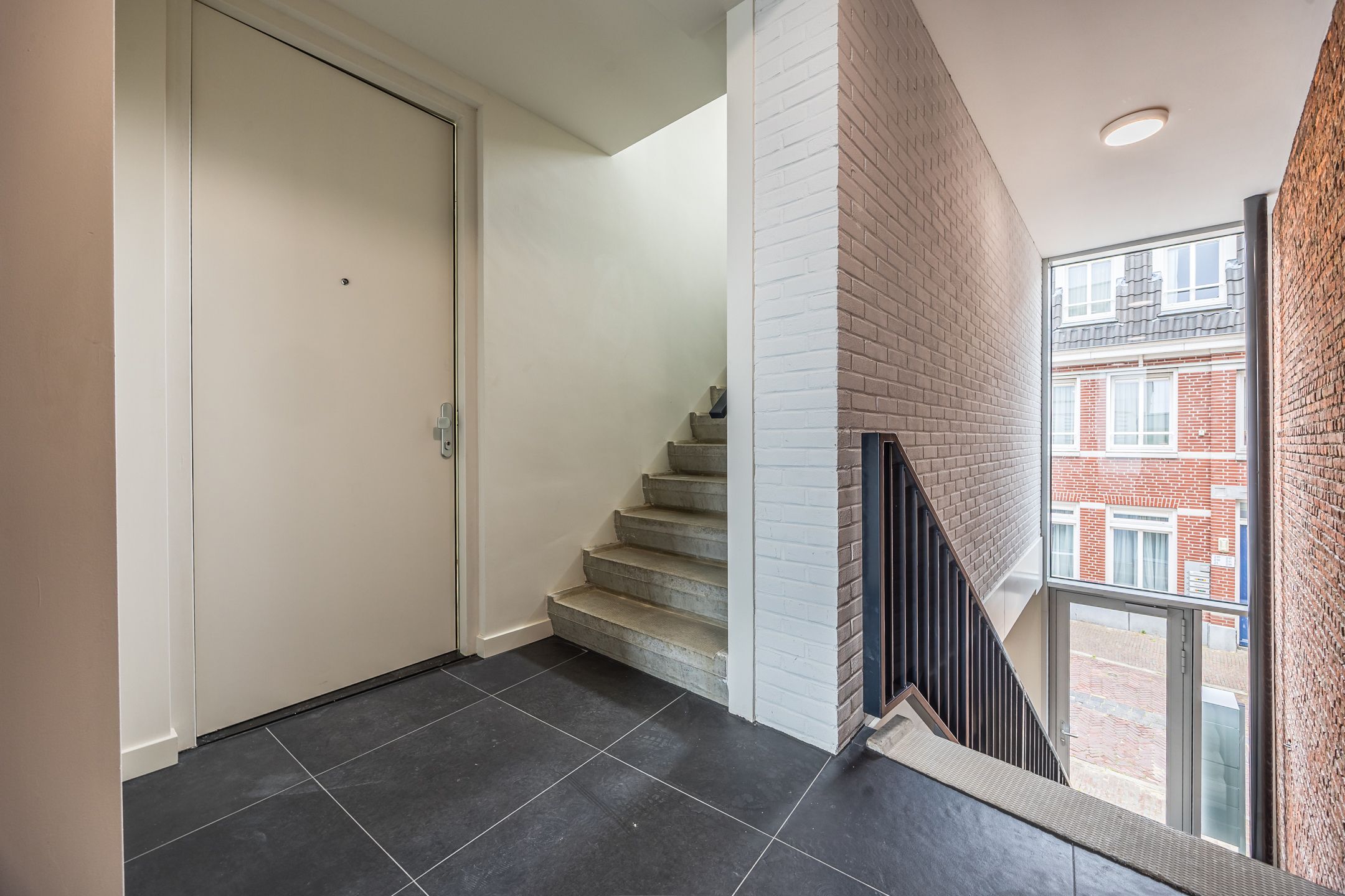 Foto 33 van Roosendaalsestraat 18-F