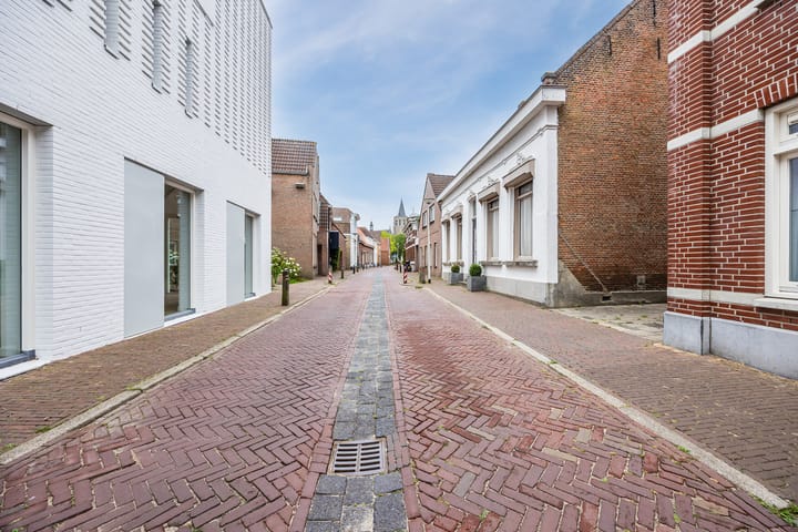 Foto 37 van Roosendaalsestraat 18-F