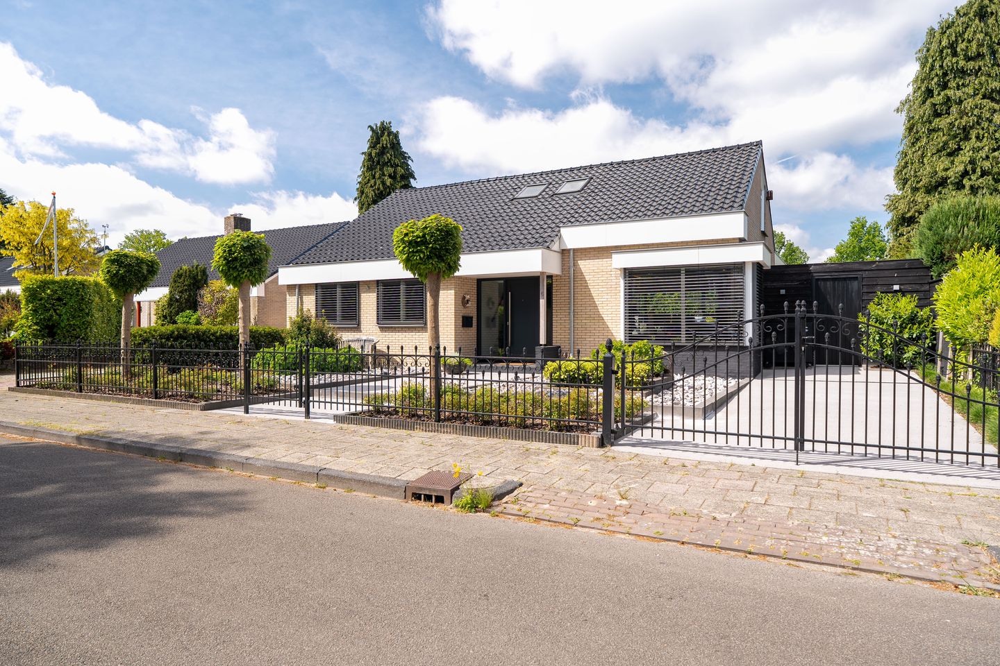 Photo 1 of Goudsbloemweg 6