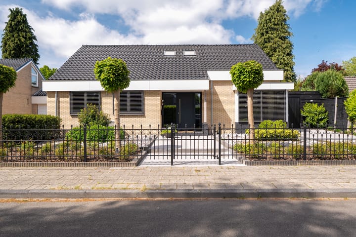 Photo 10 of Goudsbloemweg 6