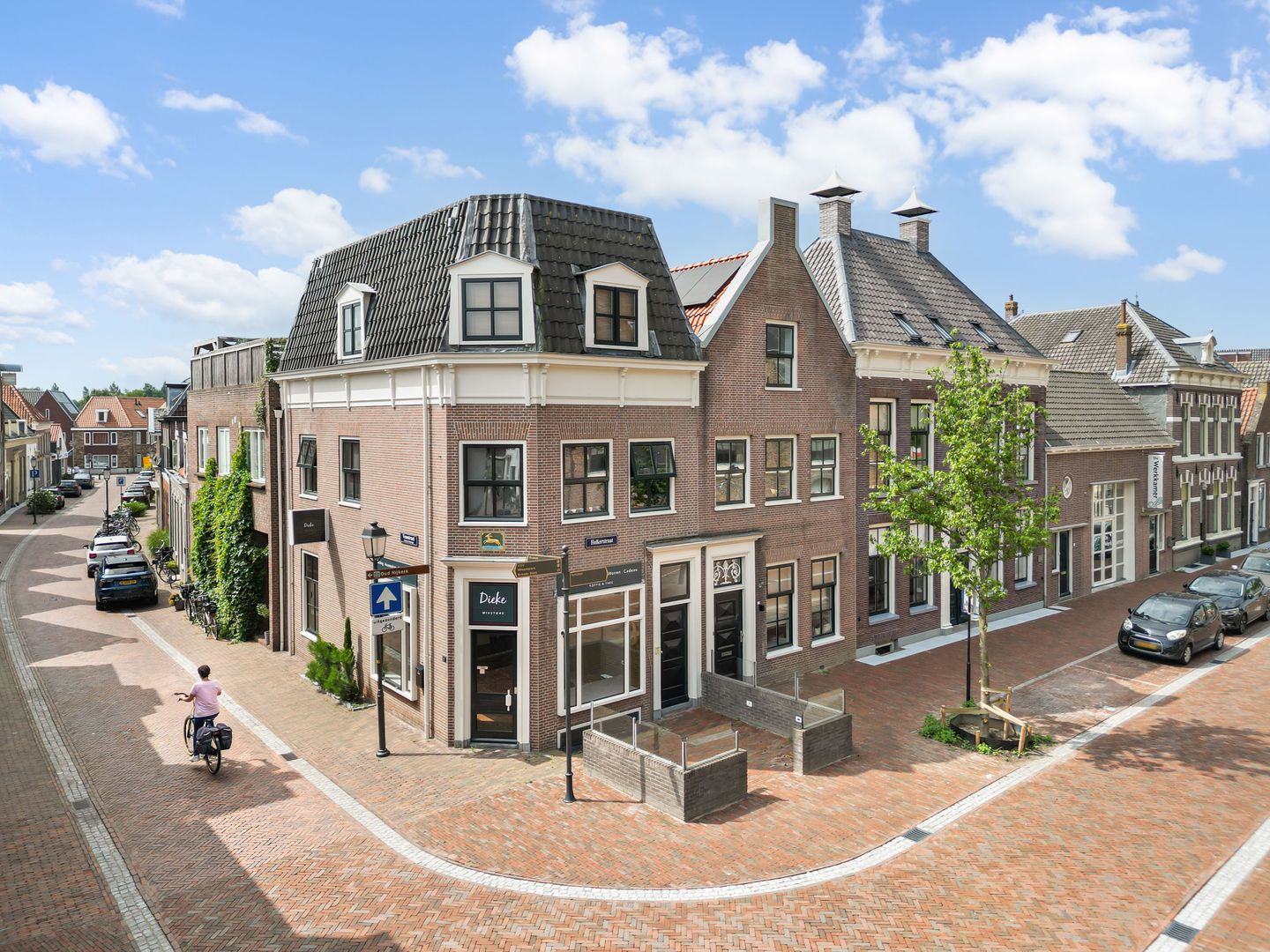 View photo 2 of Venestraat 1