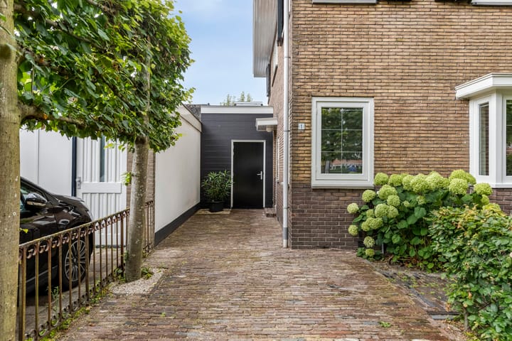 Photo 32 of Knipplein 1