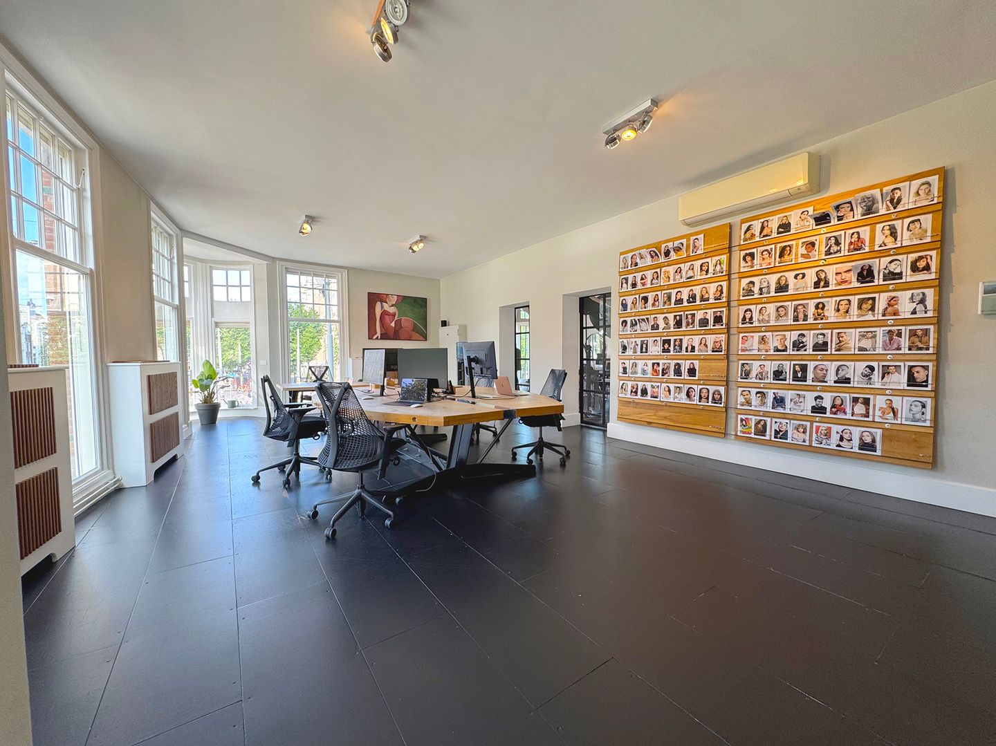 View photo 2 of Raadhuisstraat 52-A