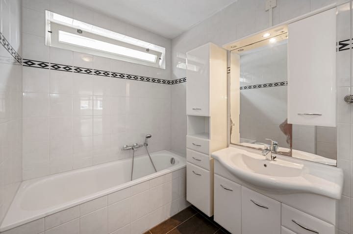 Photo 15 of Wilhelminastraat 60