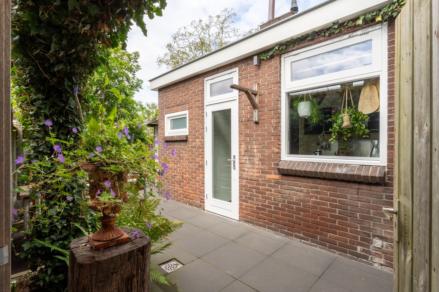 Foto 25 van Helmondselaan 21