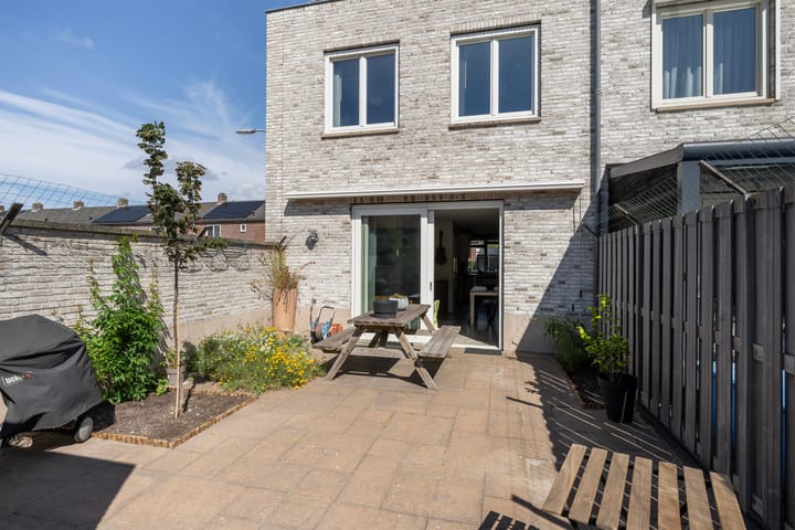 Foto 14 van van Gochstraat 10