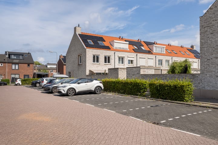 Foto 36 van van Gochstraat 10