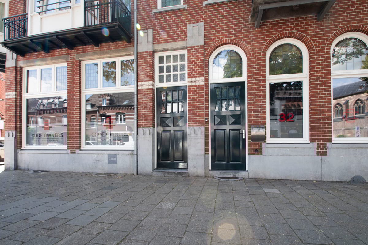 View photo 3 of Minderbroederssingel 32