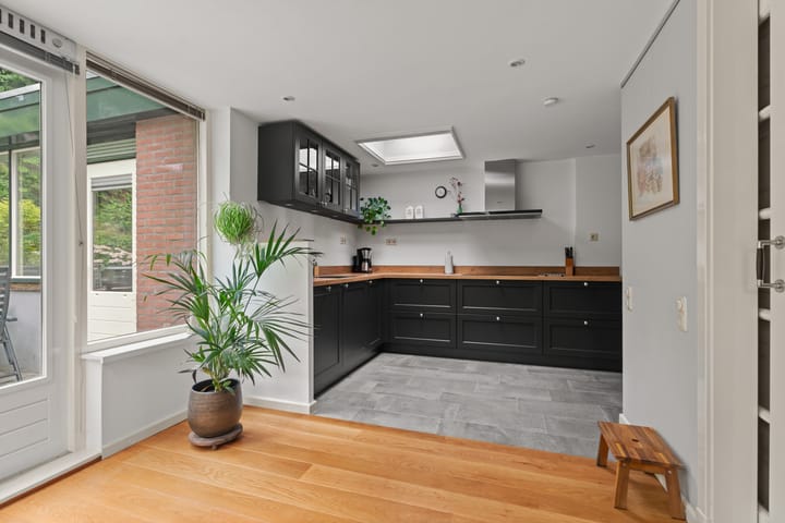 Photo 6 of Middenlaan 48