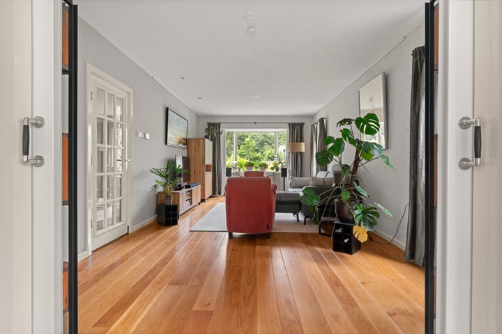 Photo 11 of Middenlaan 48