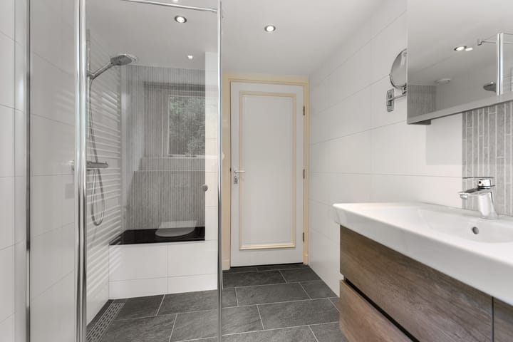 Photo 28 of Middenlaan 48