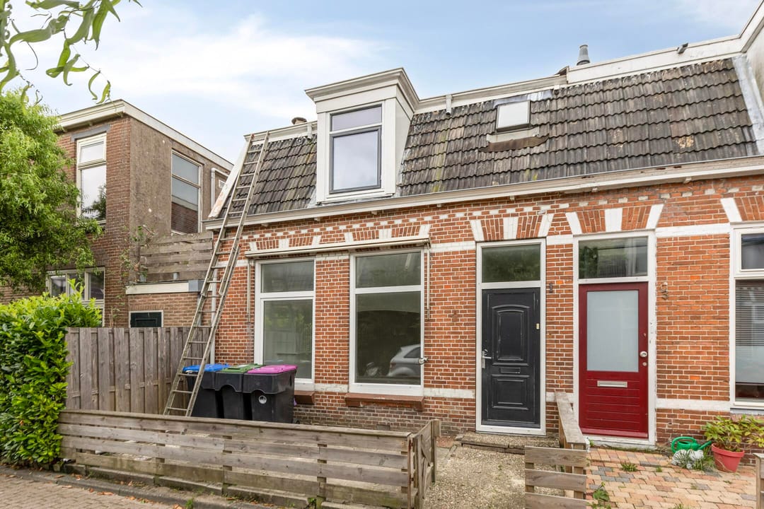 Foto 1 van Huizumerstraat 1