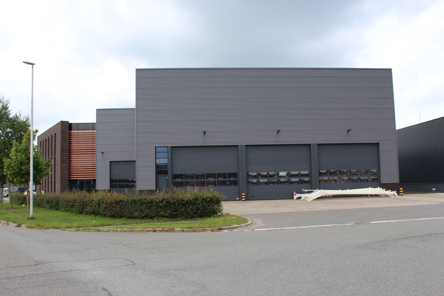 View photo 2 of Dijkleger 24