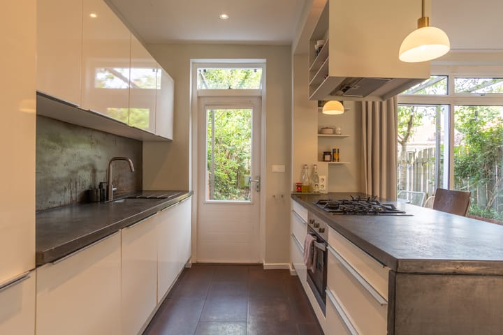 Photo 14 of Pieter van Osstraat 34