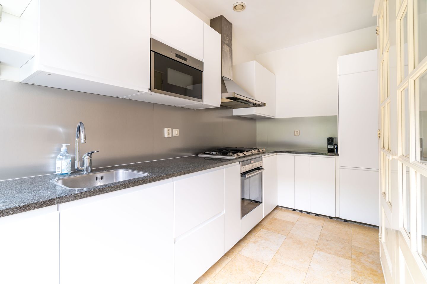 Foto 10 van Van Hoornbeekstraat 8-A