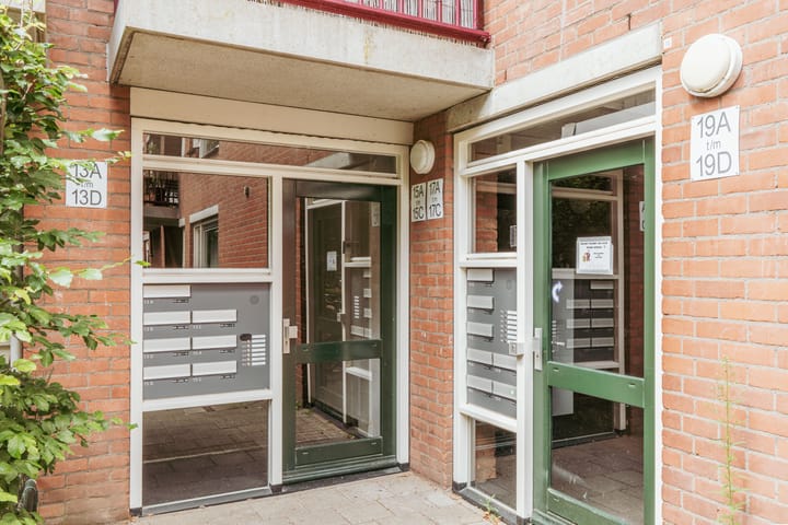 Foto 25 van Menadostraat 13-D