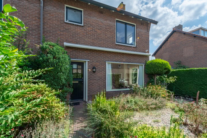 Photo 2 of Paulus Potterlaan 9