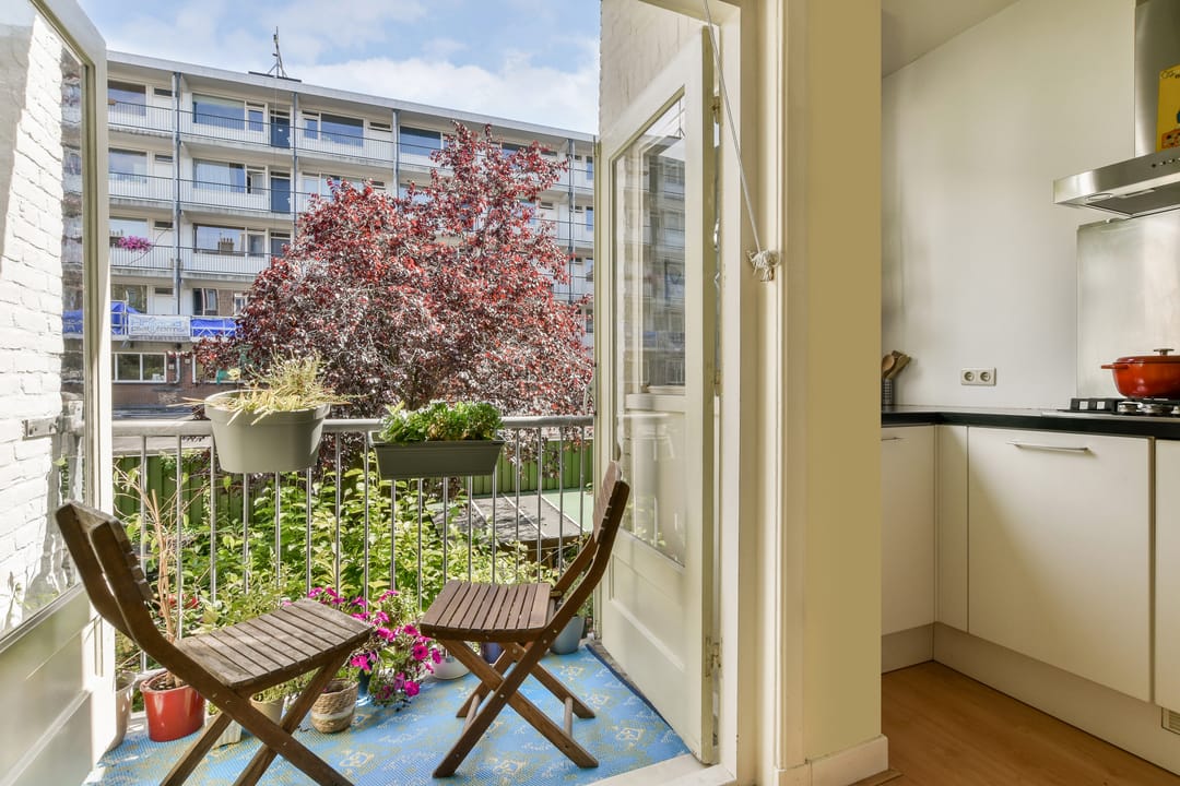 Photo 2 of Tweede Helmersstraat 43-1