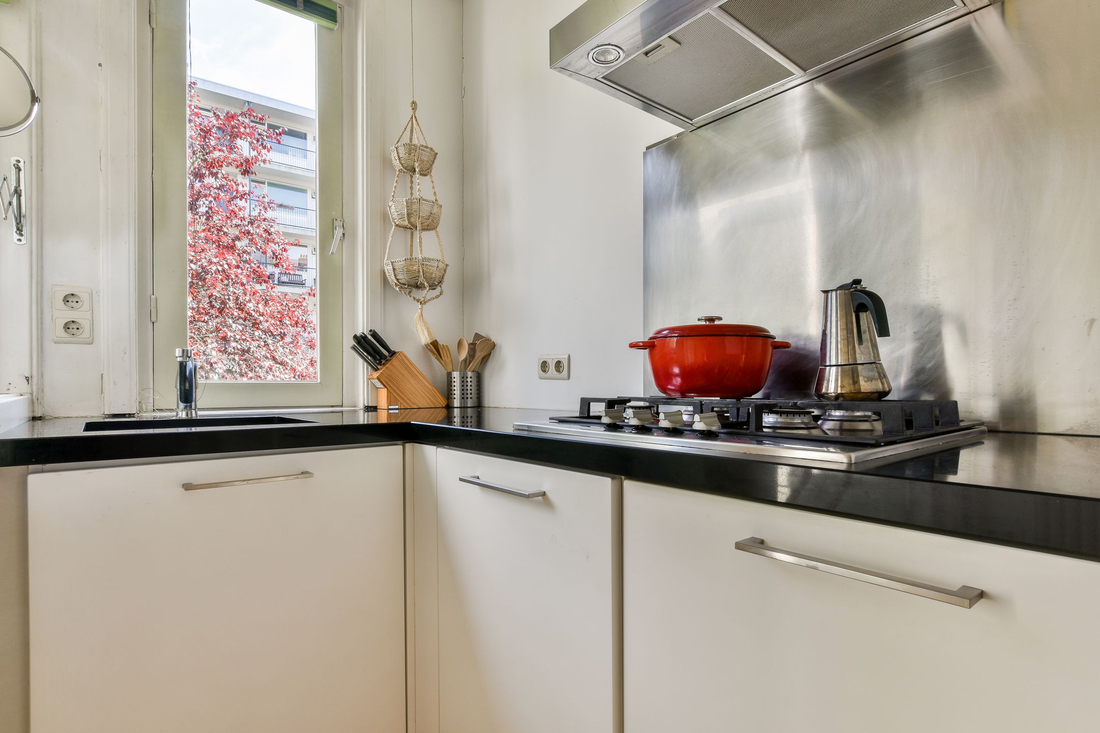 Photo 9 of Tweede Helmersstraat 43-1