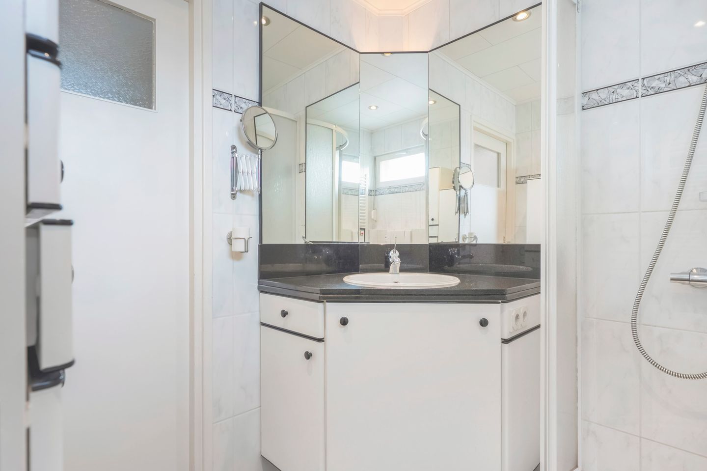 Foto 19 van Gouverneur Houbenstraat 14