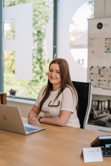 Lotte Muller - Secretaresse