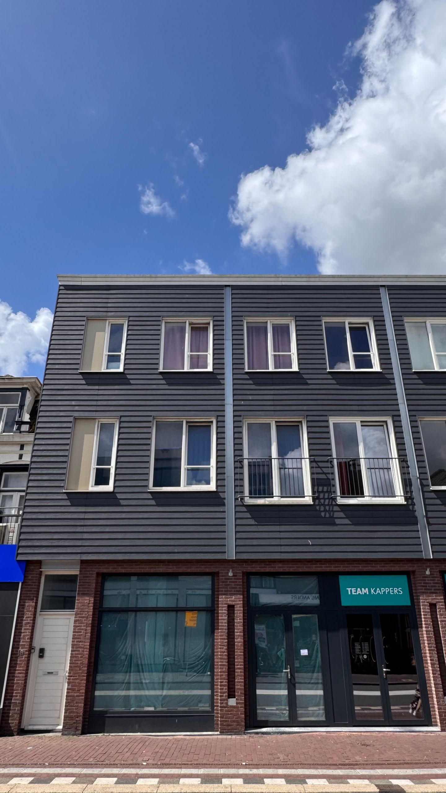 Bekijk foto 2 van Westzijde 1