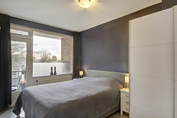 Foto 11 van Van der Waalsstraat 16-II