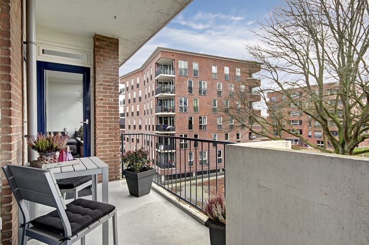 Foto 15 van Van der Waalsstraat 16-II