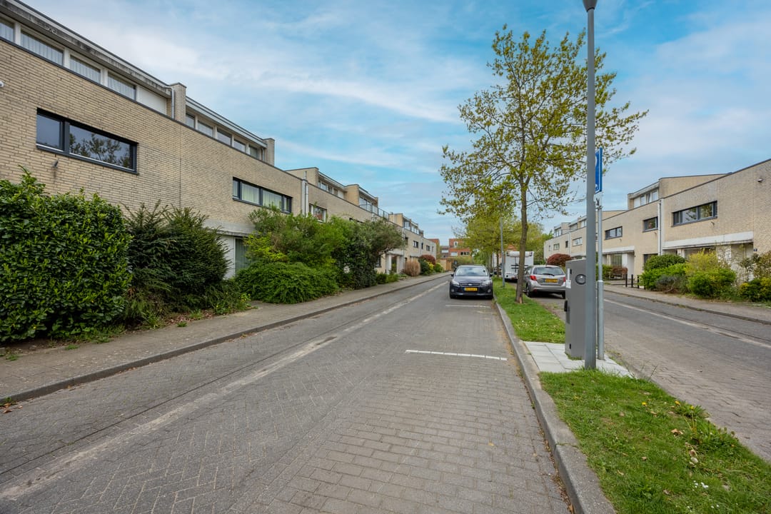 Photo 37 of Policestraat 30
