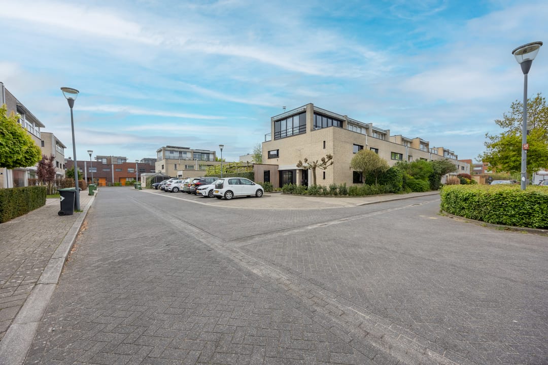 Photo 38 of Policestraat 30