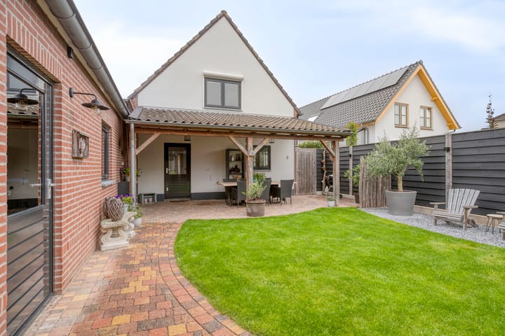 Foto 9 van Nicolaas Hooijkaasstraat 2