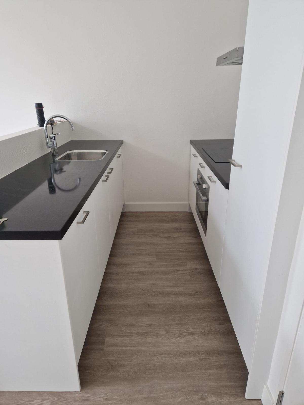 Photo 10 of Beukerstraat 41-A