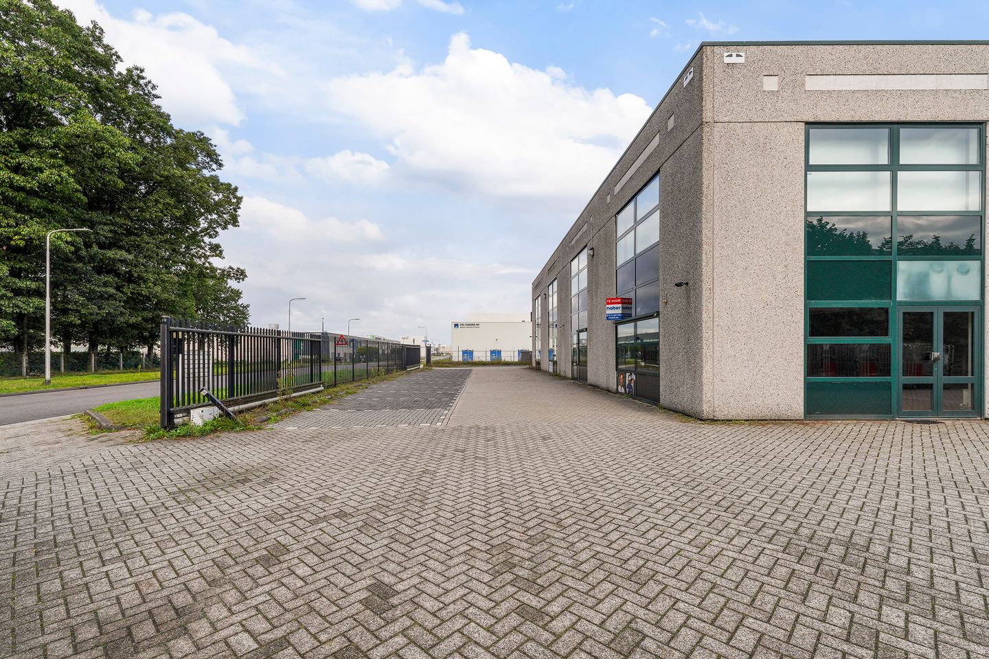 Bekijk foto 2 van Aphroditestraat 75