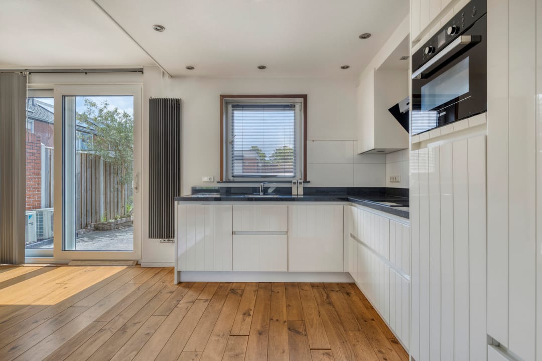 Photo 11 of Haringvlietstraat 53