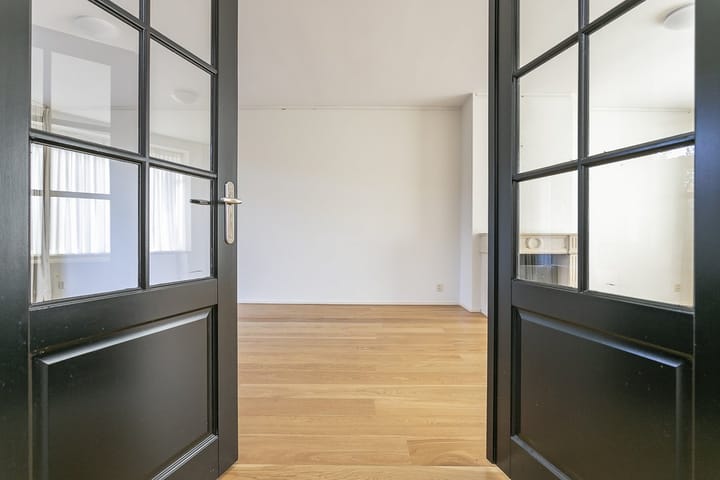 Photo 4 of Van Boetzelaerlaan 10