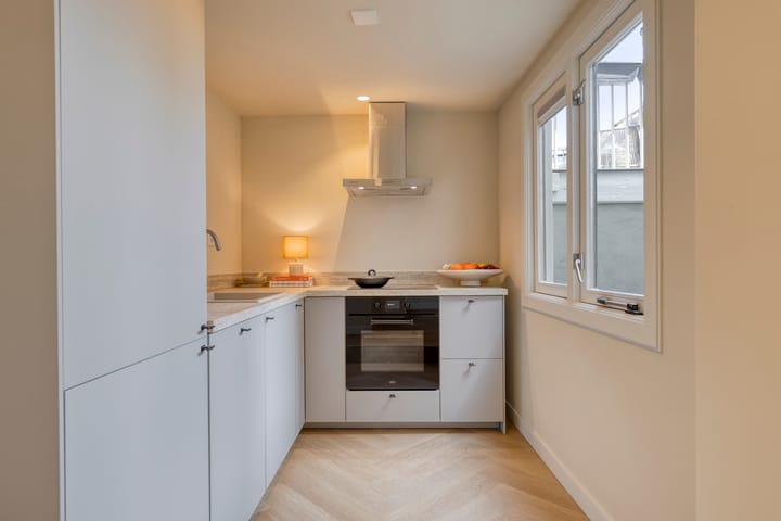 Photo 14 of Haarlemmerstraat 144-C