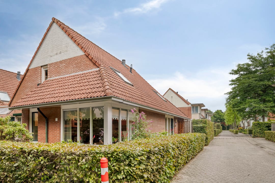 Photo 1 of De Bazelstraat 11
