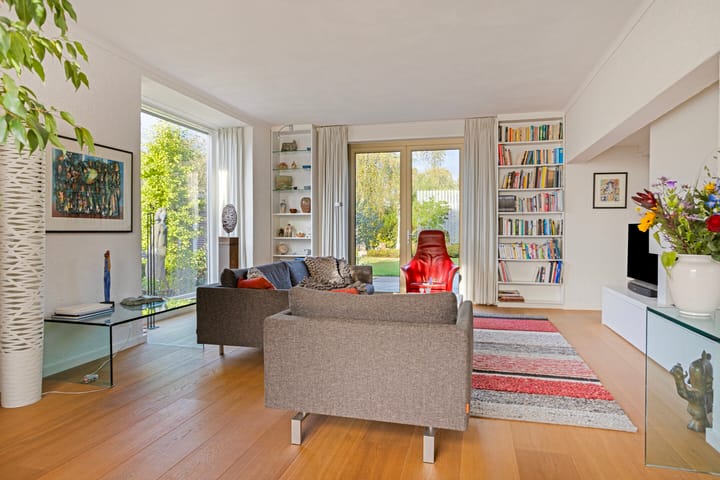 Photo 2 of Valkenburgstraat 19