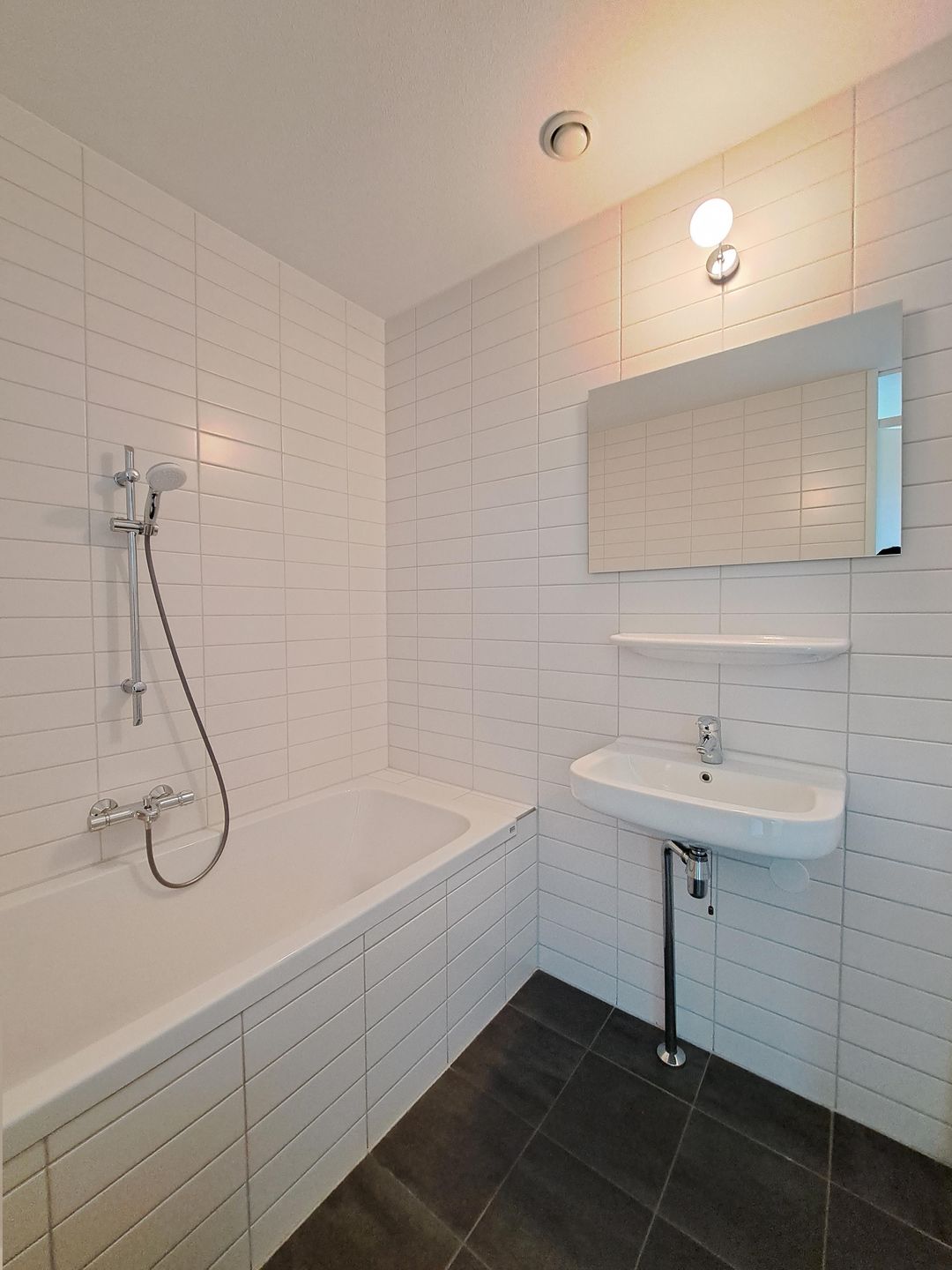 Foto 11 van Burgemeester Van Leeuwenlaan 114-G