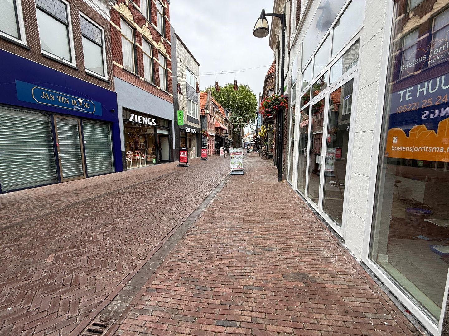 View photo 2 of Hoofdstraat 77