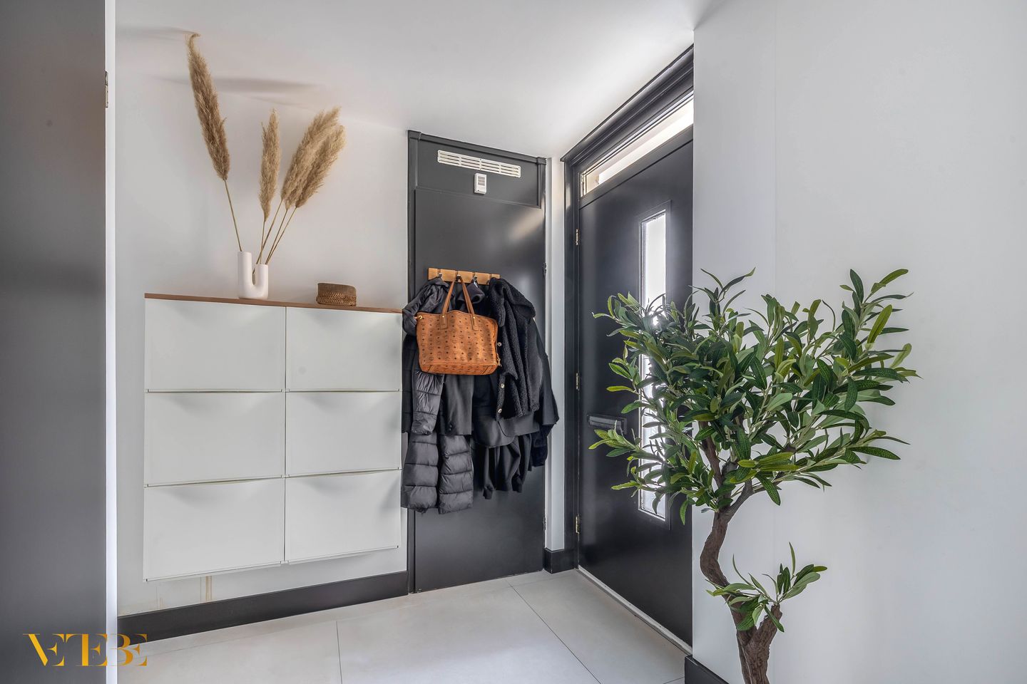 Photo 10 of Zwanebloem 22