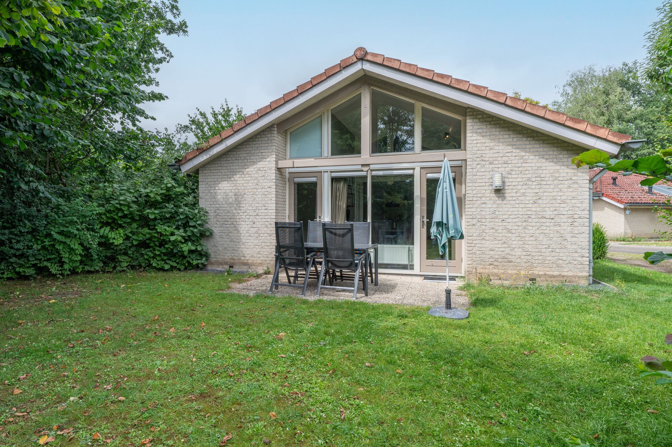 3-bedroom freehold villa in Braamt — photo 1 of 5