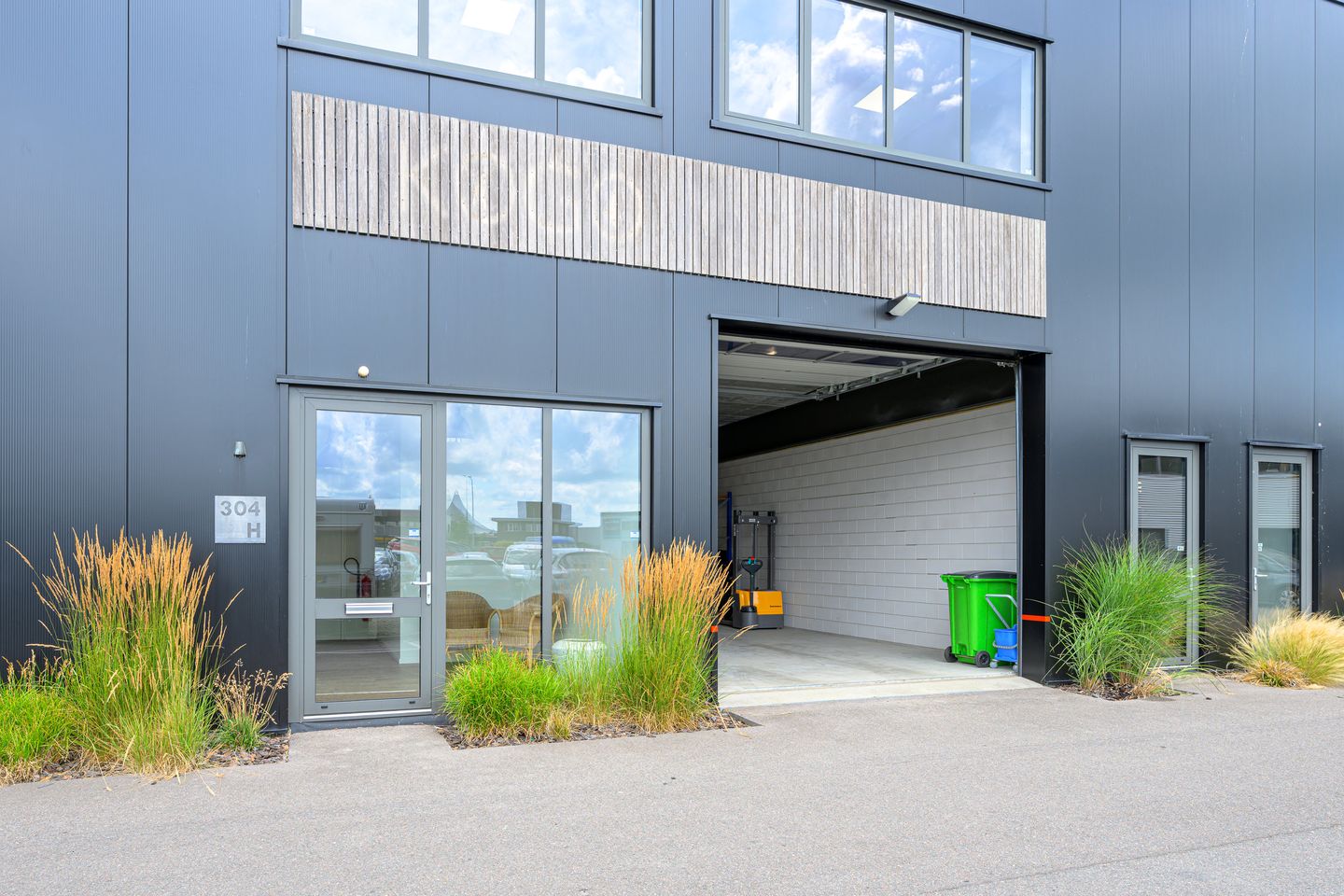 View photo 2 of Witte Paal 304-H