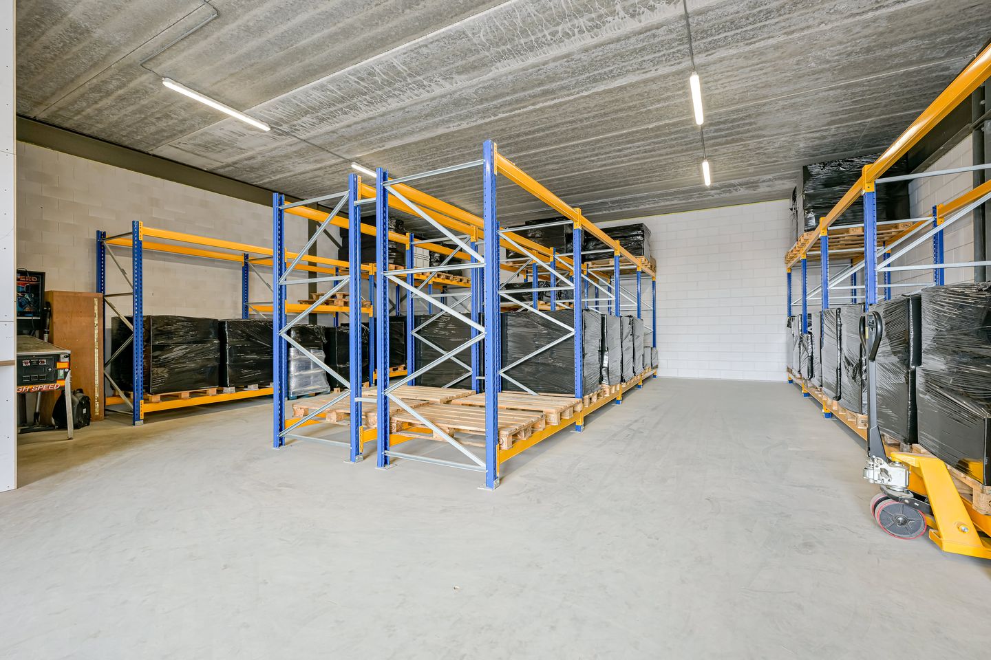 View photo 4 of Witte Paal 304-H
