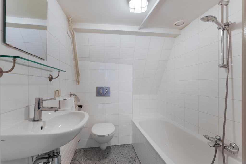 Foto 9 van Warmoesstraat 1-C